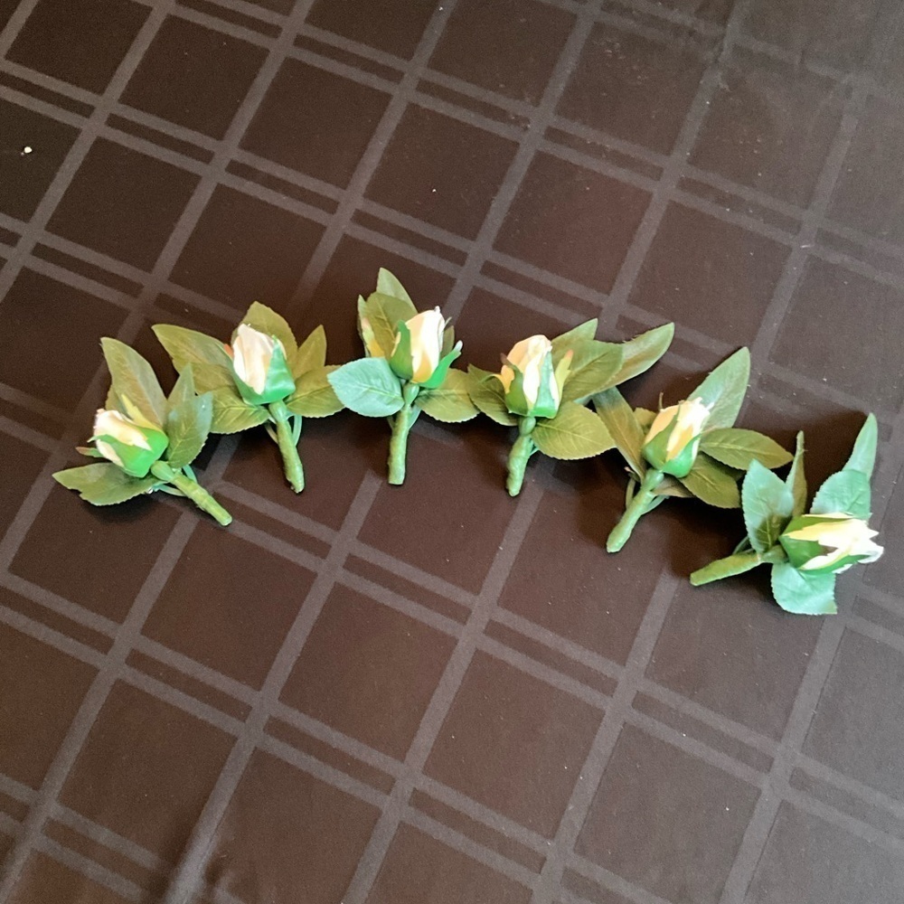 White Rose Boutonniere - Picture 2 of 3